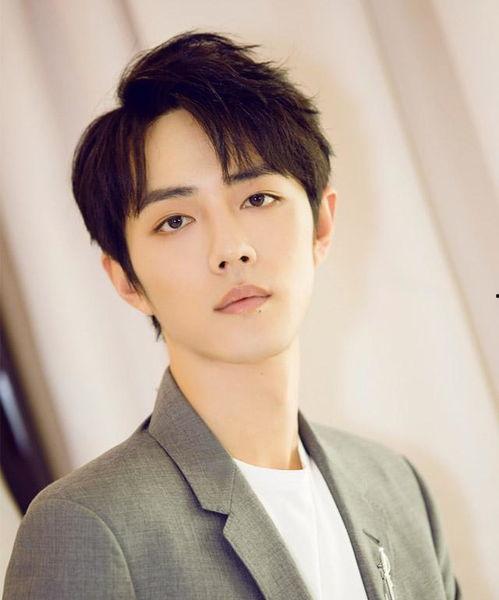 李现和肖战最新爆料图片,时尚大片曝光，魅力四溢引期待